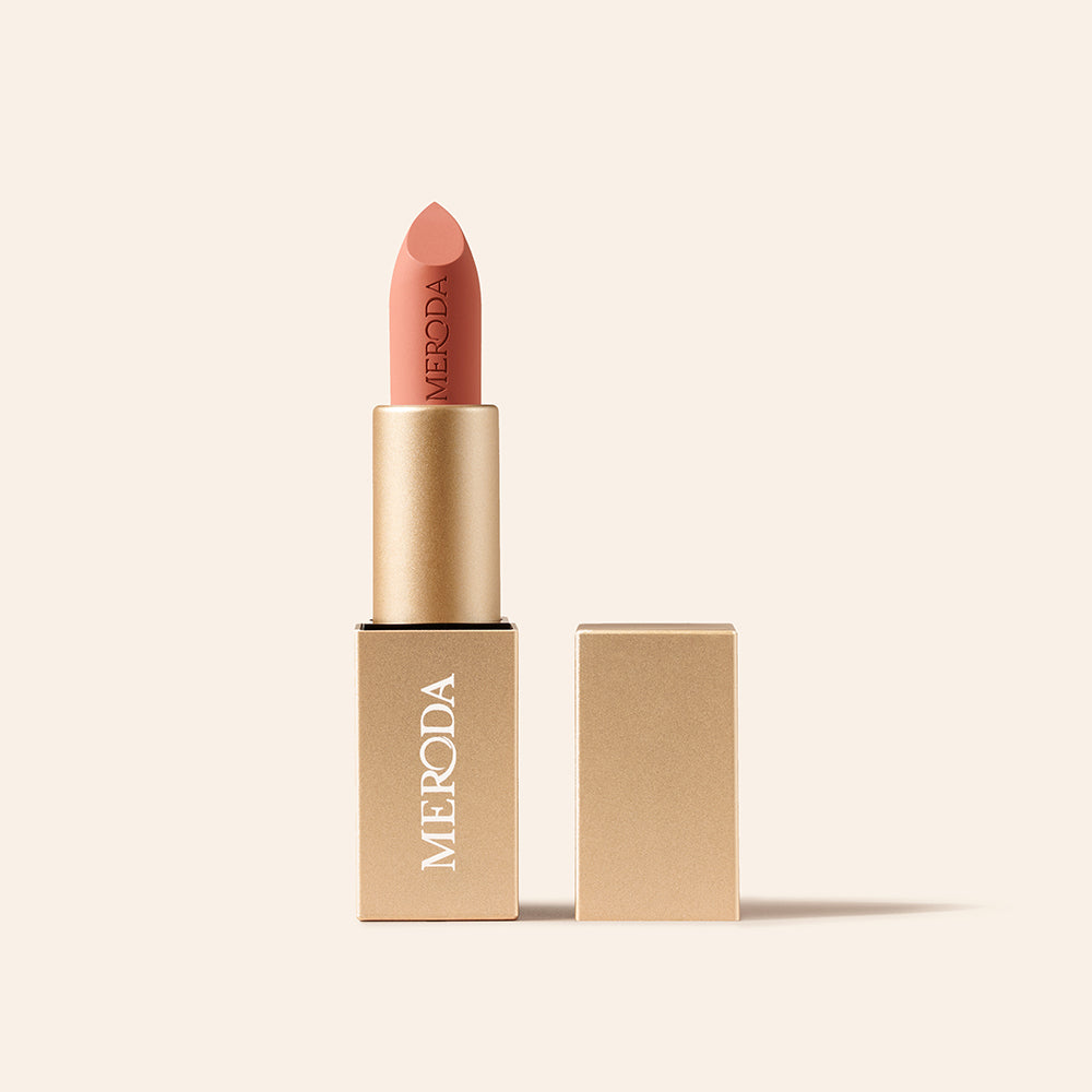 Velvet Dream Lipstick in Perfect Nude met een gouden huls en een langhoudende fluwelen finish