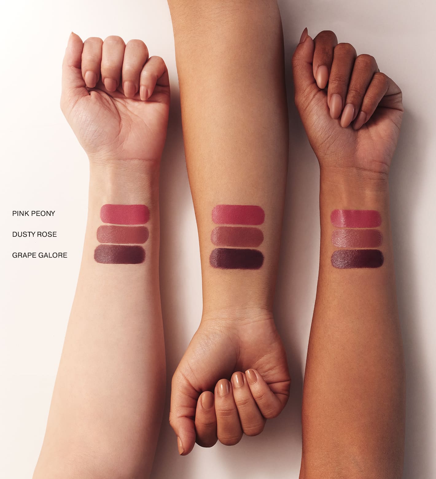 Vibrant Skin Duo met Vibrant Cheeks Liquid Blush swatches in Pink Peony, Dusty Rose en Grape Galore op drie huidtinten